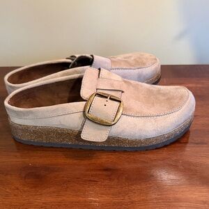 White Mountain Beige Suede Loafers